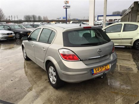 Opel Astra - 1.6 Essentia - 1