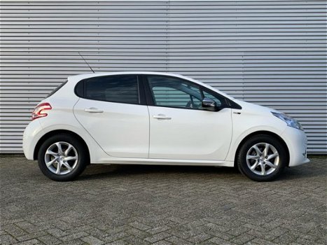 Peugeot 208 - 1.2 PureTech Style 5-Deurs Navigatie Airco - 1