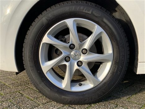 Peugeot 208 - 1.2 PureTech Style 5-Deurs Navigatie Airco - 1