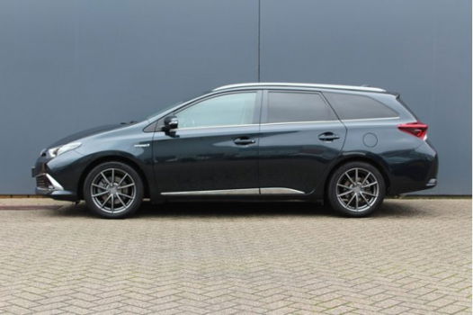 Toyota Auris Touring Sports - 1.8 Hybrid Exclusive Aut. | Leer | Navigatie | Camera | Keyless Entry - 1