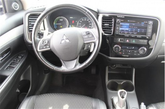 Mitsubishi Outlander - 2.0 PHEV 4WD CVT Executive Edition X-Line - 1