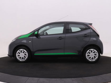 Toyota Aygo - 1.0 VVT-i x-play * AIRCO * CAMERA * BLUETOOTH * GROOT SCHERM * | NEFKENS DEAL | - 1