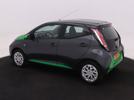 Toyota Aygo - 1.0 VVT-i x-play * AIRCO * CAMERA * BLUETOOTH * GROOT SCHERM * | NEFKENS DEAL | - 1