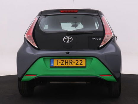 Toyota Aygo - 1.0 VVT-i x-play * AIRCO * CAMERA * BLUETOOTH * GROOT SCHERM * | NEFKENS DEAL | - 1