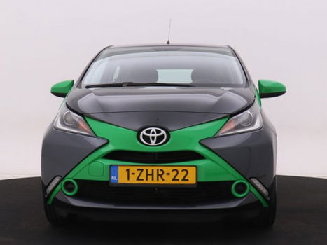 Toyota Aygo - 1.0 VVT-i x-play * AIRCO * CAMERA * BLUETOOTH * GROOT SCHERM * | NEFKENS DEAL | - 1