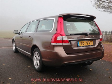 Volvo V70 - 2.0 D4 Summum BIXENON/NAVI/ELEK.AKLEP/TREKHAAK - 1