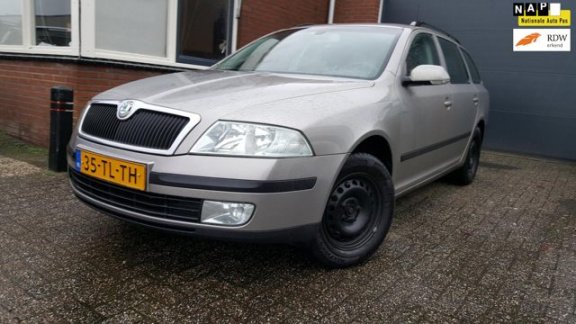 Skoda Octavia Combi - 1.6 Elegance - 1