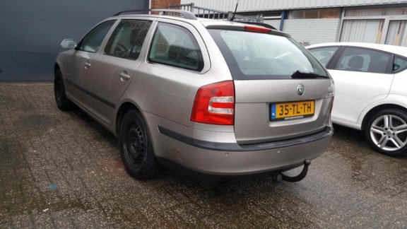 Skoda Octavia Combi - 1.6 Elegance - 1