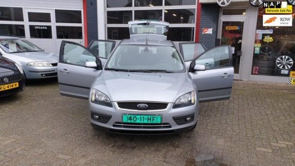 Ford Focus Wagon - 1.6-16V Futura APK tot 10-2020 - 1