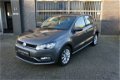 Volkswagen Polo - 1.2 TSI Lounge Bluetooth/Cruise/Navi/PDC/Velgen 90pk RIJKLAAR €10.998 - 1 - Thumbnail