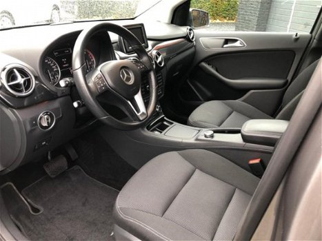 Mercedes-Benz B-klasse - 180 Ambition Automaat, Bi-Xenon, Groot Navi, Cruise 54dkm - 1