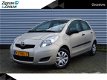 Toyota Yaris - 1.0 VVTi Acces *Zeer nette auto* Airco* Dealer onderhouden* Zeeuw & Zeeuw Alphen a/d - 1 - Thumbnail