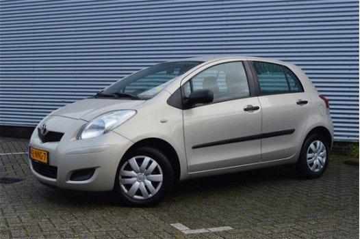 Toyota Yaris - 1.0 VVTi Acces *Zeer nette auto* Airco* Dealer onderhouden* Zeeuw & Zeeuw Alphen a/d - 1