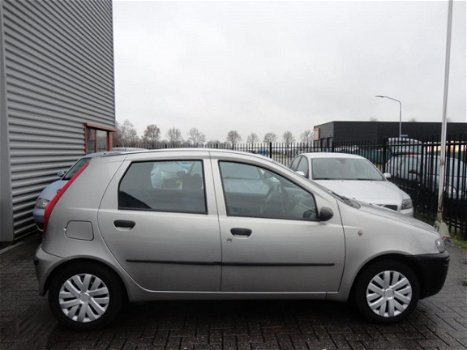 Fiat Punto - 1.2 ELX 5 deurs, NWE APK, AIRCO, electrische ramen en rijd, remt, schakelt nog prima - 1