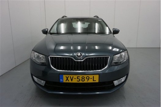 Skoda Octavia Combi - 1.6 TDI Greentech Elegance Businessline | Navigatie | Parkeersensoren | Trekha - 1