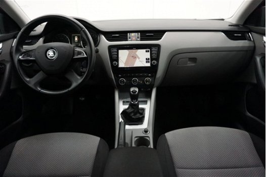 Skoda Octavia Combi - 1.6 TDI Greentech Elegance Businessline | Navigatie | Parkeersensoren | Trekha - 1