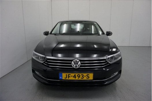 Volkswagen Passat - 1.6 TDI Highline | Navigatie | Parkeersensoren | Trekhaak - 1