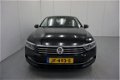 Volkswagen Passat - 1.6 TDI Highline | Navigatie | Parkeersensoren | Trekhaak - 1 - Thumbnail