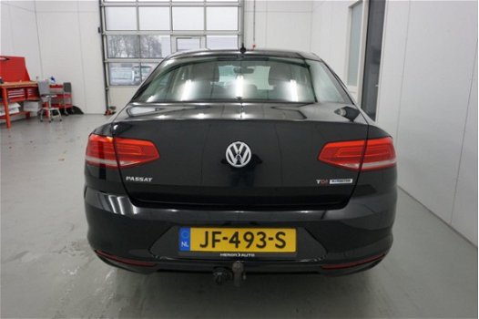 Volkswagen Passat - 1.6 TDI Highline | Navigatie | Parkeersensoren | Trekhaak - 1