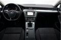 Volkswagen Passat - 1.6 TDI Highline | Navigatie | Parkeersensoren | Trekhaak - 1 - Thumbnail