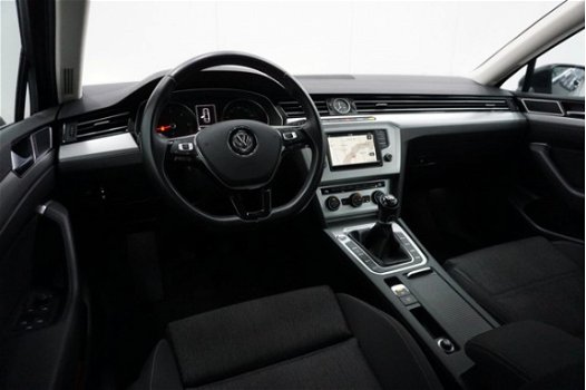 Volkswagen Passat - 1.6 TDI Highline | Navigatie | Parkeersensoren | Trekhaak - 1