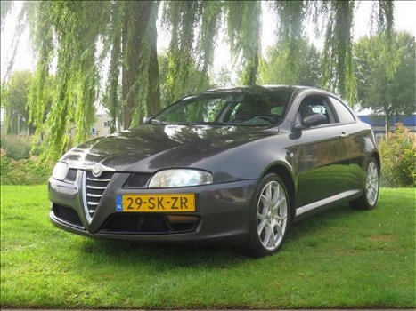 Alfa Romeo GT - 1.9 Jtd Progression NIEUWSTAAT AIRCO LMV CLIMA CRUISE *NL-AUT0 - 1