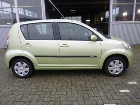 Daihatsu Sirion 2 - 1.3-16V Comfort AUTOMAAT+AIRCO - 1