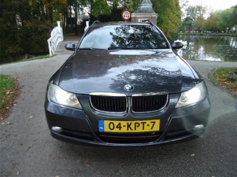 BMW 3-serie Touring - 320i Autom High Executive Sport alle opties Xenon Leder Nav Panorama Dak - 1