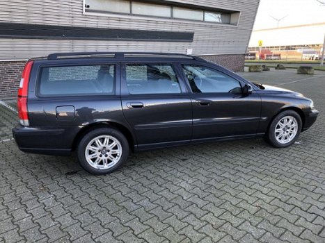 Volvo V70 - 2.4 Comfort Line - 1