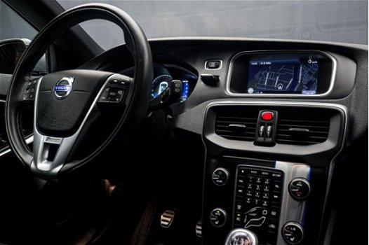 Volvo V40 - 1.6 D2 R-Design Sport (PANORAMADAK, NAVIGATIE, ALCANTARA/LEER, STOELVERW, DIGITAL COCKPI - 1