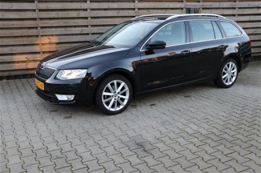 Skoda Octavia Combi - 1.2 TSI Greentech Ambition Businessline Navi / Climate Control / Trekhaak / 6 - 1