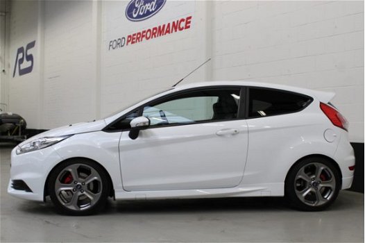 Ford Fiesta - 1.6 182pk ST2 Style pack |dealer-onderhouden|cruisecontrol|recaro|navigatie|verwarmde - 1