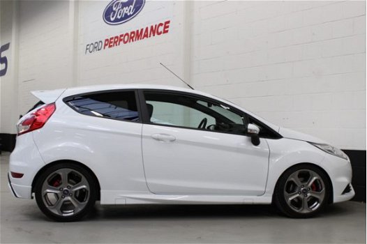 Ford Fiesta - 1.6 182pk ST2 Style pack |dealer-onderhouden|cruisecontrol|recaro|navigatie|verwarmde - 1