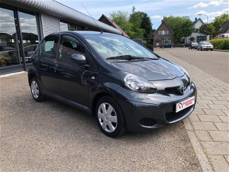 Toyota Aygo - 1.0-12V Cool AIRCO 5 DEURS ELEC RAMEN NIEUWE APK 58DKM METAAL KLEUR - 1