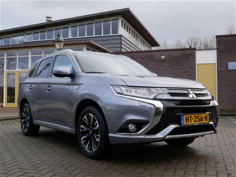 Mitsubishi Outlander - 2.0 PHEV Hybrid 4X4 Instyle Leder Xenon Navi Camera Panorama - 1