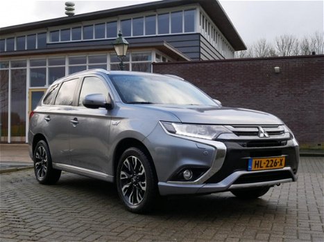 Mitsubishi Outlander - 2.0 PHEV Hybrid 4X4 Executive New Model Xenon Navi - 1