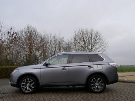 Mitsubishi Outlander - 2.0 PHEV Hybrid 4X4 Executive Ed. X-Line Leder Navi Xenon - 1