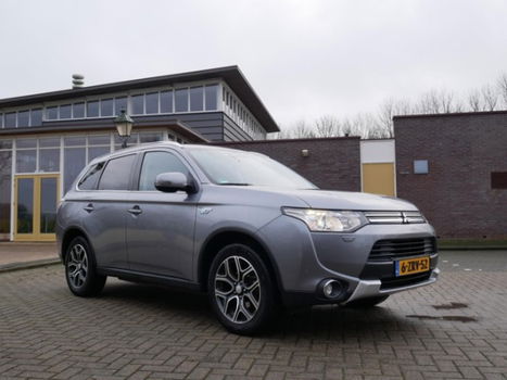 Mitsubishi Outlander - 2.0 PHEV Hybrid 4X4 Executive Ed. X-Line Leder Navi Xenon - 1