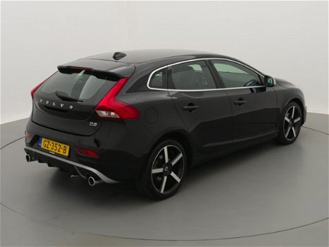 Volvo V40 - 2.0 D2 120PK R-Design Business - 1