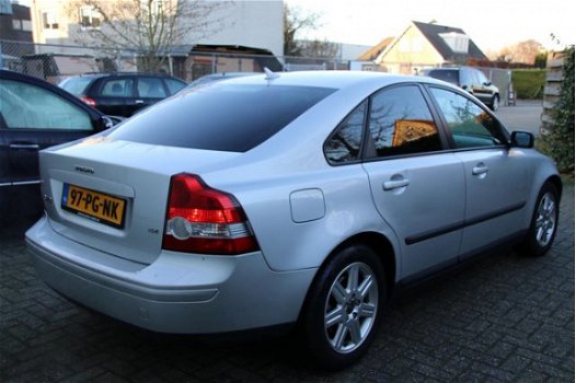 Volvo S40 - 2.4 Kinetic - 1