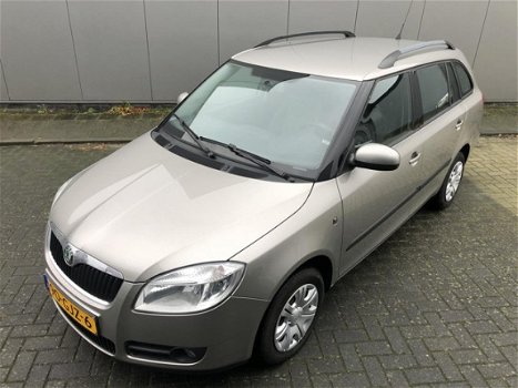 Skoda Fabia - 1.6 16V Ambiente|Automaat|*Airco*|Cruise|NAP|Trekhaak|NL Auto - 1