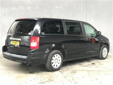 Chrysler Voyager - 3.3i V6 Business Edition 7 Persons Wagon - 1