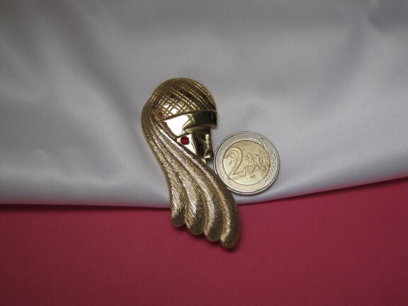 Broche M.Jent goudkleurige mystic dame met rood rijnsteentje oorbel 7.1x3.0 cm. - Afbeelding 6
