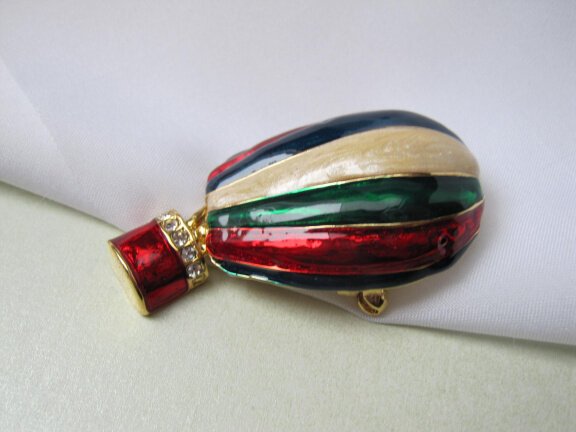 Broche goudkleurige luchtballon met rood groen gemarmerd emaille 5.8x3.2 cm - Afbeelding 4