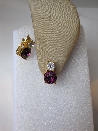 Oorbellen Trifari goudkleurig met helder en paarse kristal rijnsteentjes 1.8x1.0 cm - Afbeelding 7