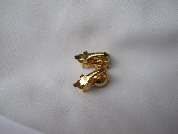 Oorbellen Trifari goudkleurig met helder en paarse kristal rijnsteentjes 1.8x1.0 cm - Afbeelding 8