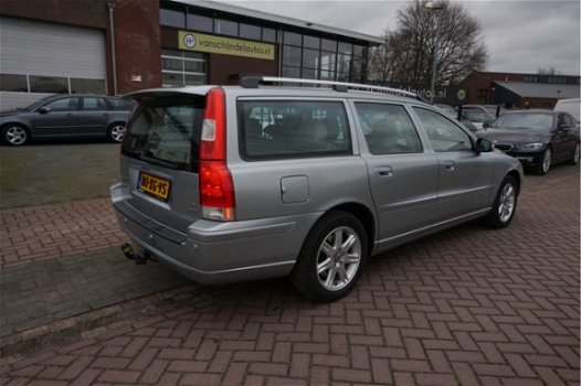 Volvo V70 - 2.4 D5 185PK AWD EDITION SPORT LUXE SUPER STAAT LEDER STOELVERW. NAVI XENON TREKHAAK PDC - 1