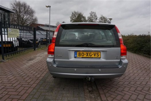 Volvo V70 - 2.4 D5 185PK AWD EDITION SPORT LUXE SUPER STAAT LEDER STOELVERW. NAVI XENON TREKHAAK PDC - 1