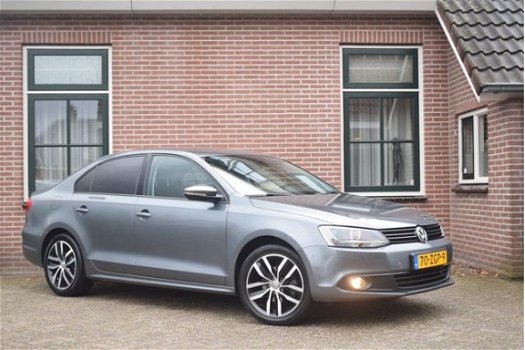 Volkswagen Jetta - 1.6 TDI 105pk Comfort Executive Line BlueMotion Ecc Pdc Trekhaak Navigatie - 1