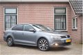 Volkswagen Jetta - 1.6 TDI 105pk Comfort Executive Line BlueMotion Ecc Pdc Trekhaak Navigatie - 1 - Thumbnail